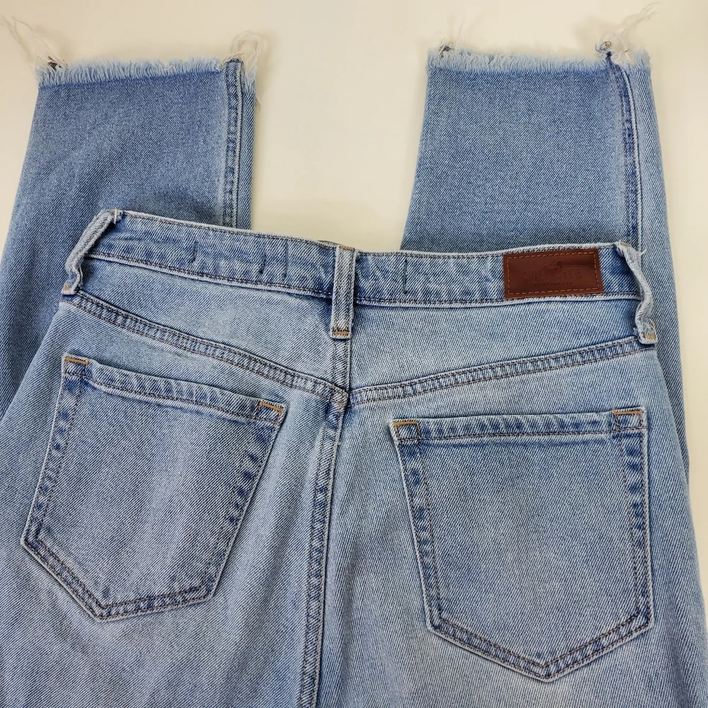 Hollister ultra high rise mom jeans size 27 / 5
